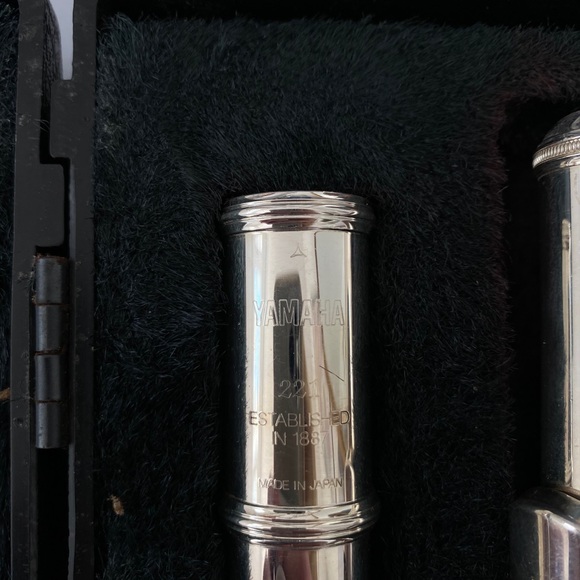 Yamaha 221 Japan Flute - Picture 2 of 4